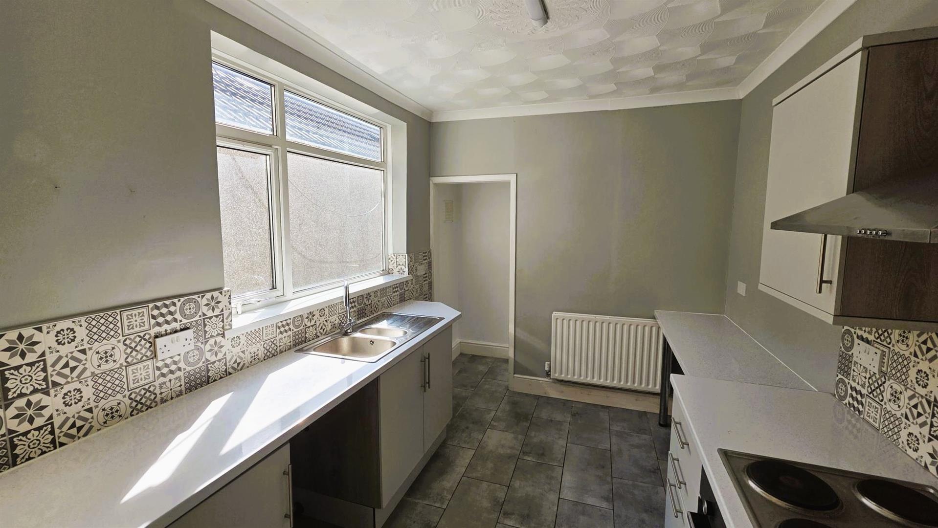 Swansea Road, Llanelli, SA15 3BJ